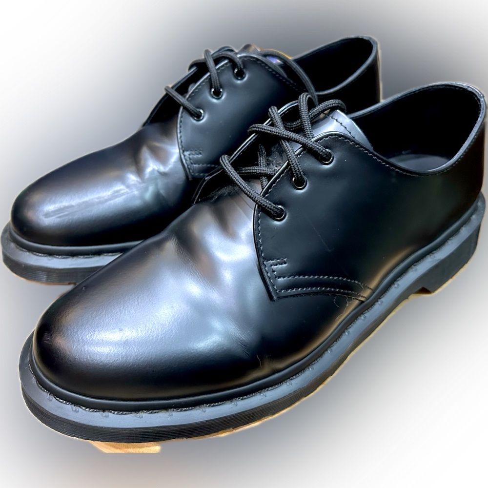 Dr Marten’s Black leather dress shoes size 11 men/12.5 women EUC